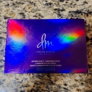 Danessa Myricks Lightwork IV Transendence Palatte